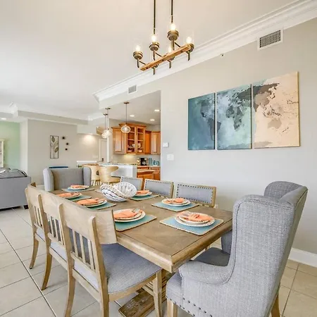 Penthouse Luxury - Exquisite Oceanside Condo